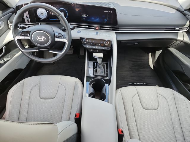 2025 Hyundai Elantra Limited - Photo 14