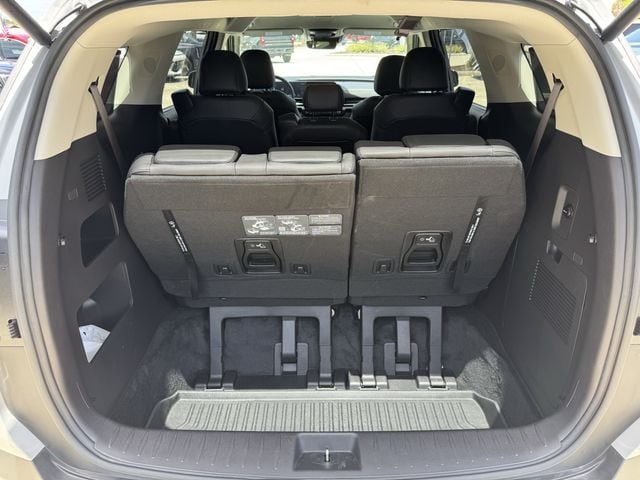 2025 Kia Carnival EX - Photo 15