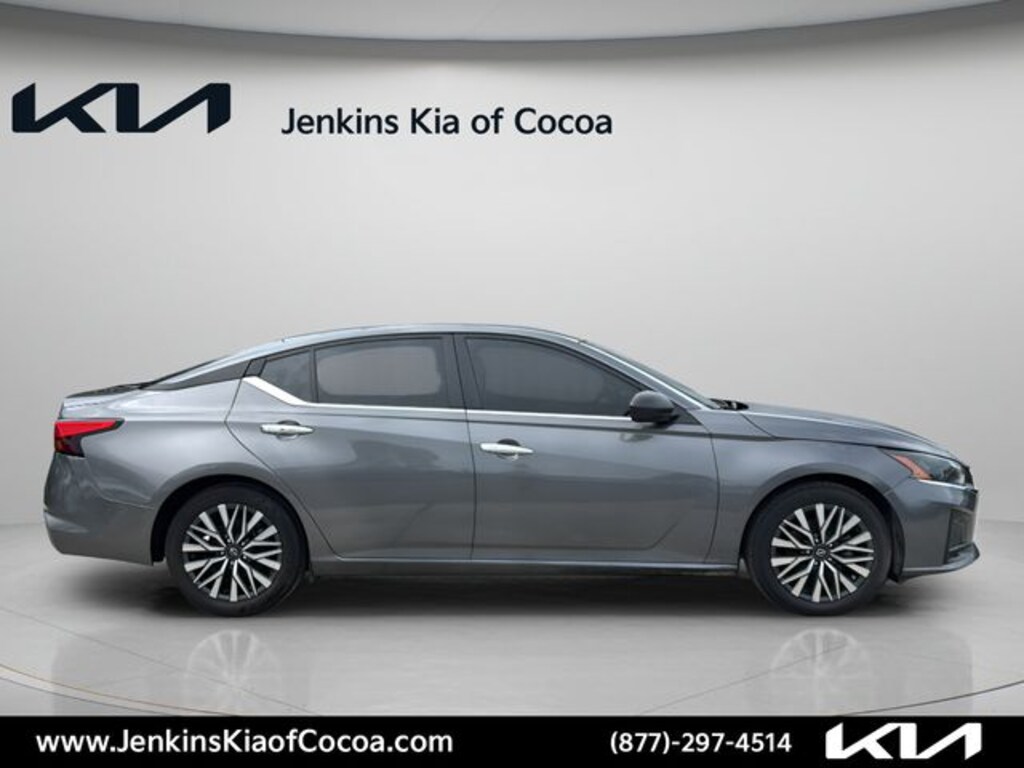 Used 2025 Nissan Altima SV Sedan