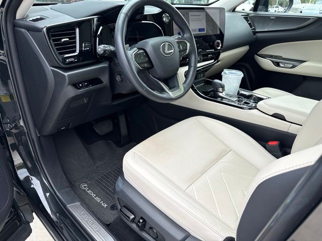 2025 Lexus NX 350 - Photo 14