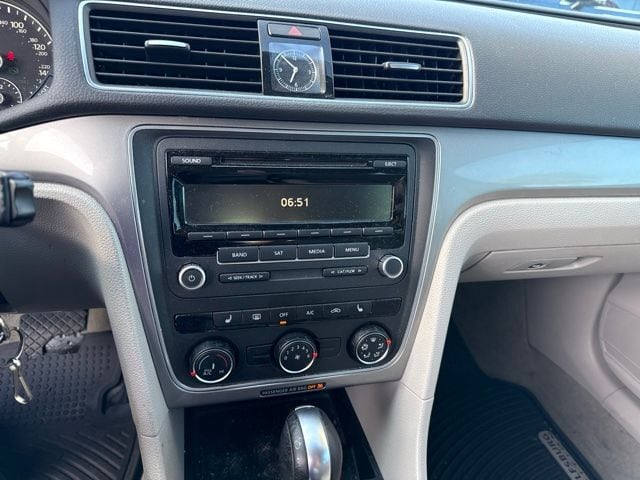 2014 Volkswagen Passat - Photo 11