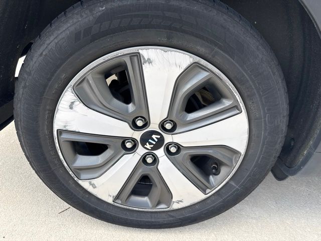 2018 Kia Niro LX - Photo 11