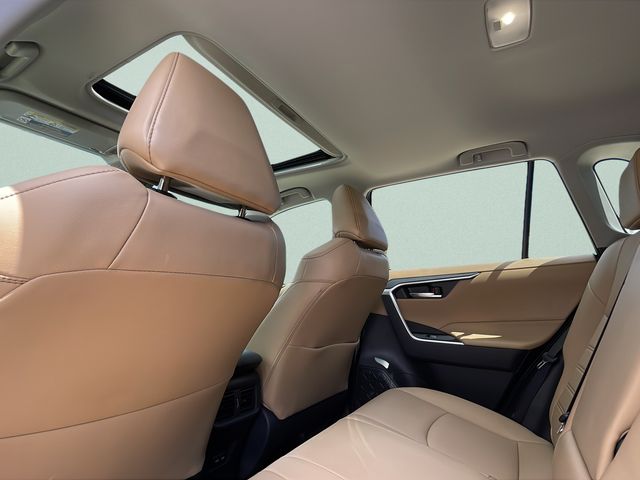 2022 Toyota RAV4 XLE Premium - Photo 16