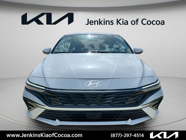 2025 Hyundai Elantra Limited - Photo 12
