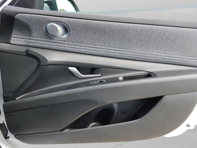 2025 Hyundai Elantra Limited - Photo 32