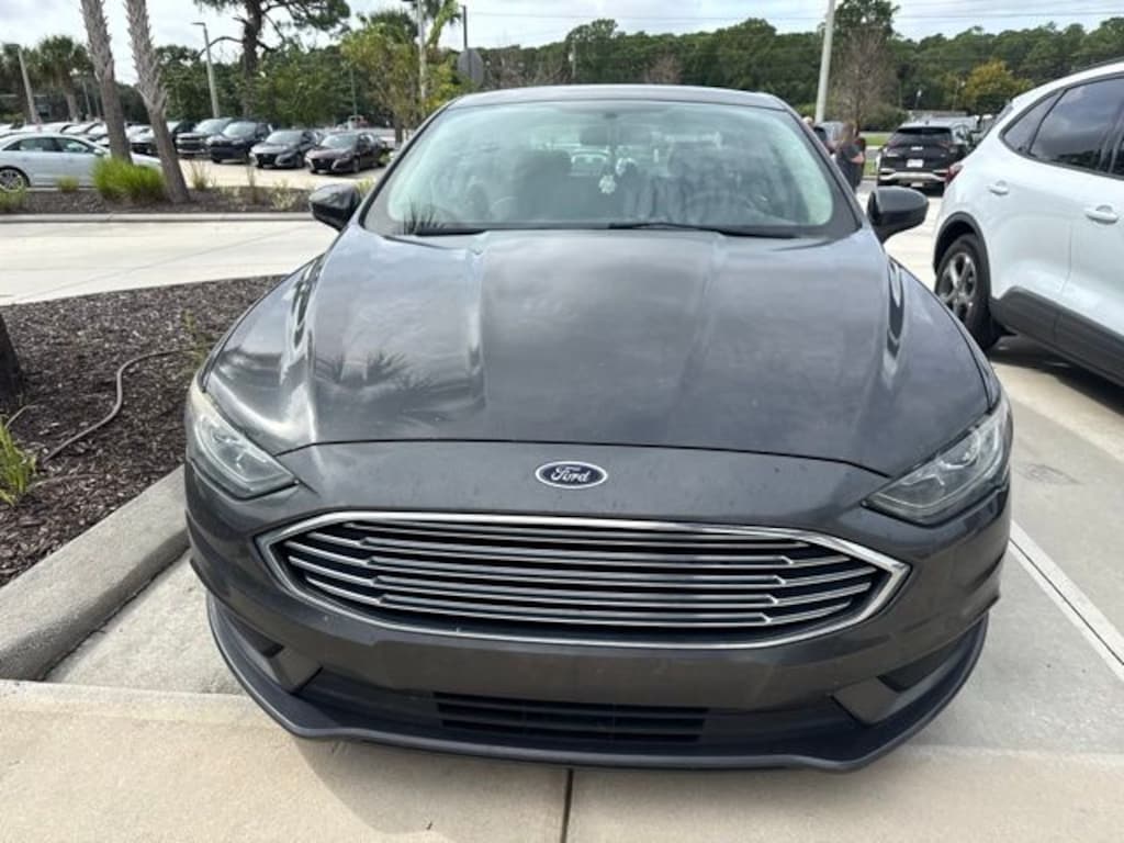 Used 2017 Ford Fusion SE Sedan