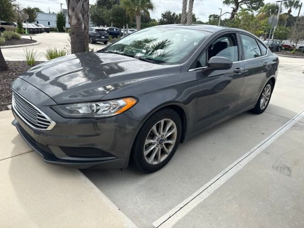 Used 2017 Ford Fusion SE Sedan