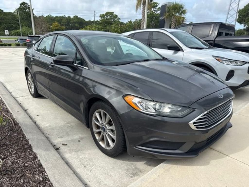 Used 2017 Ford Fusion SE Sedan