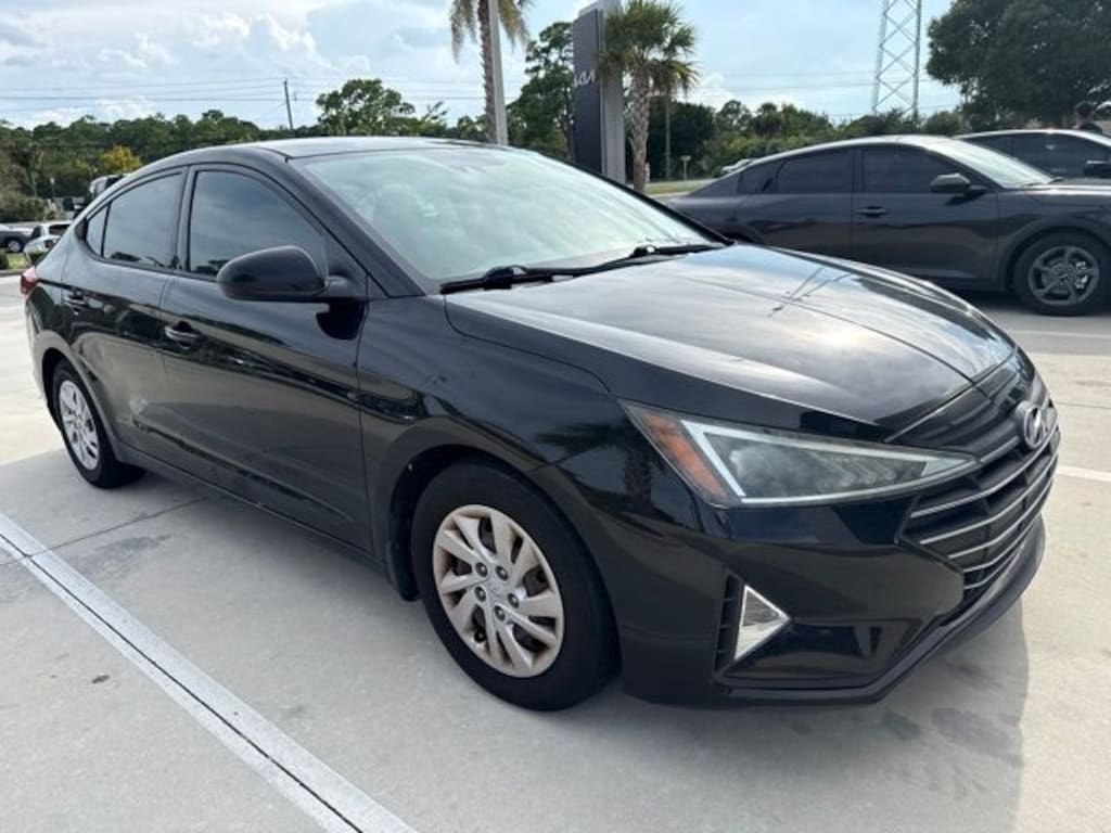 Used 2020 Hyundai Elantra SE Sedan