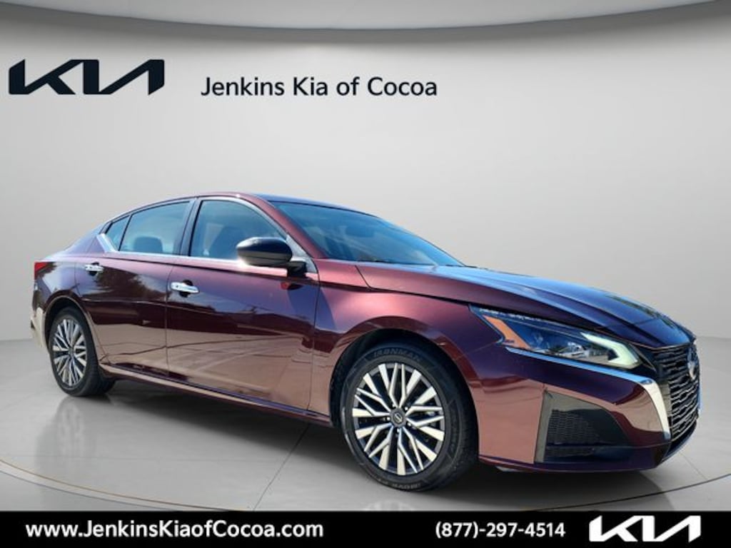 Used 2025 Nissan Altima SV Sedan