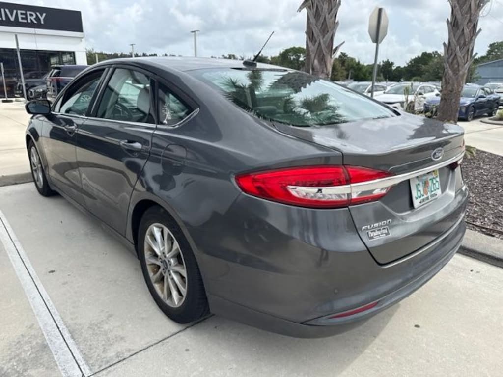Used 2017 Ford Fusion SE Sedan