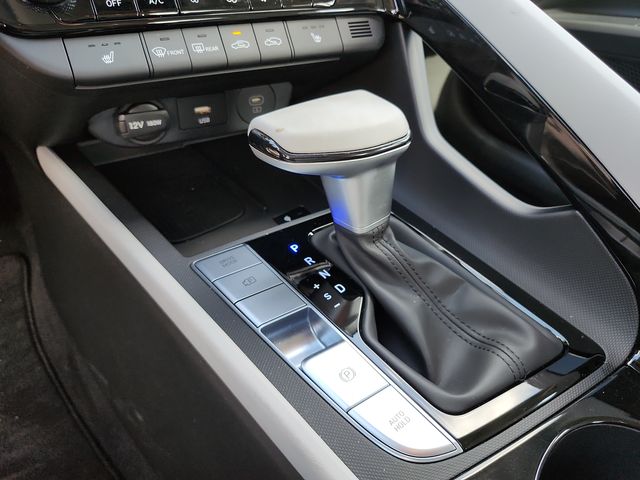 2025 Hyundai Elantra Limited - Photo 24