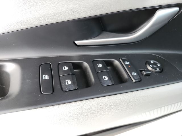 2025 Hyundai Elantra Limited - Photo 25