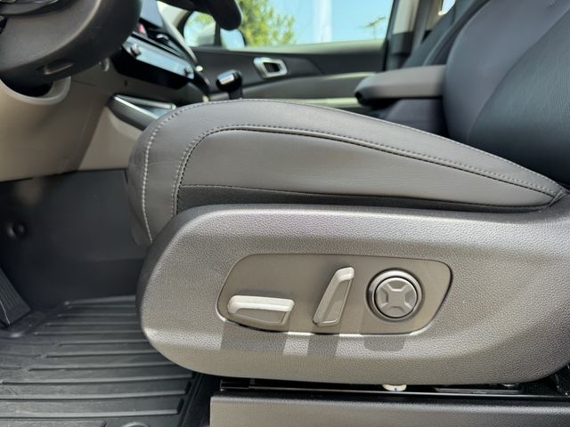 2025 Kia Carnival EX - Photo 25