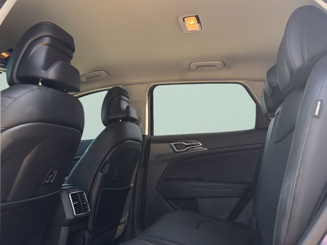 2025 Kia Sportage EX - Photo 16