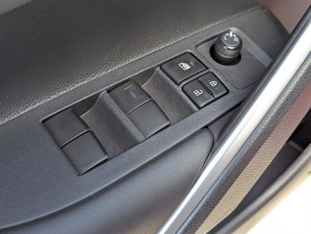 2023 Toyota Corolla Cross XLE - Photo 16