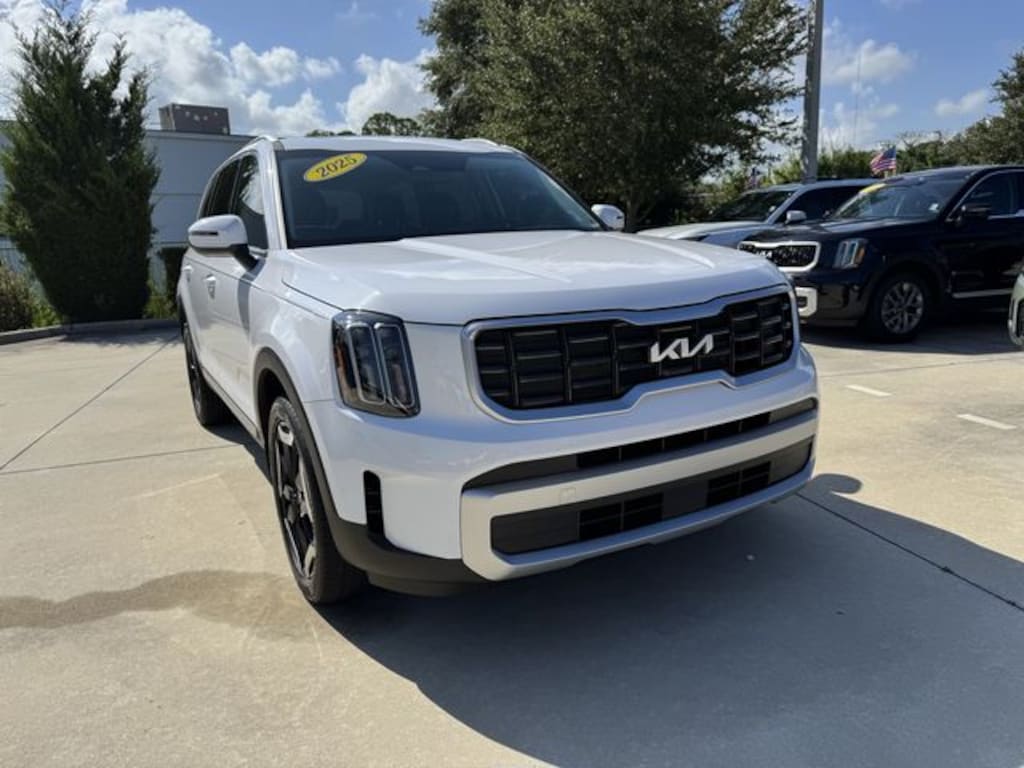Used 2025 Kia Telluride S SUV