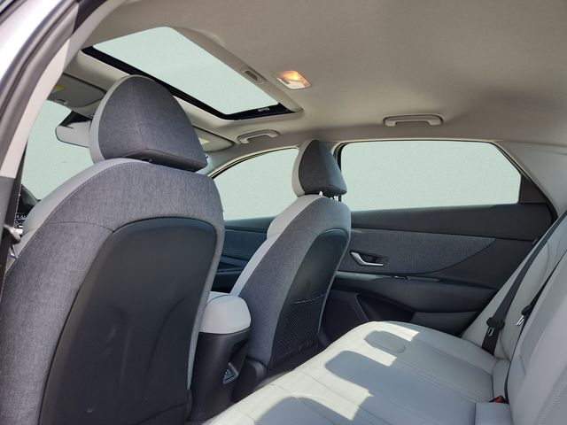 2025 Hyundai Elantra Limited - Photo 16