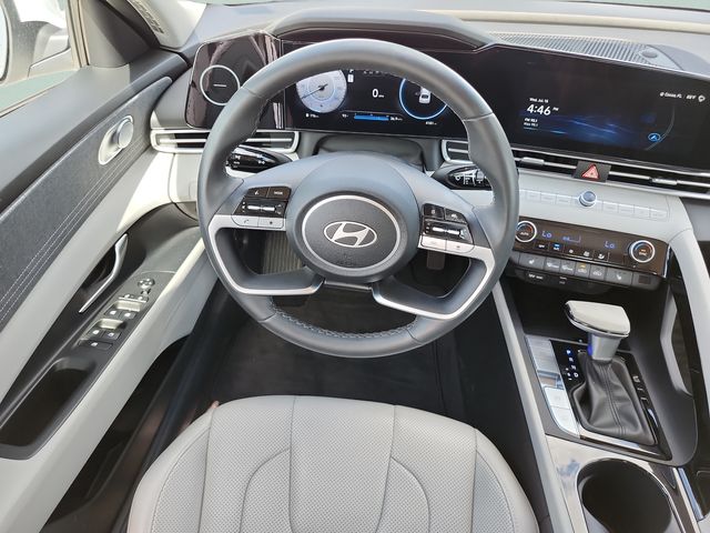 2025 Hyundai Elantra Limited - Photo 15