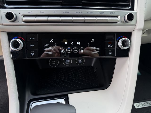 2025 GENESIS G70 Standard - Photo 25