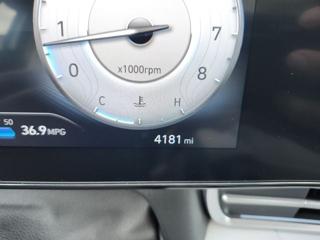 2025 Hyundai Elantra Limited - Photo 18