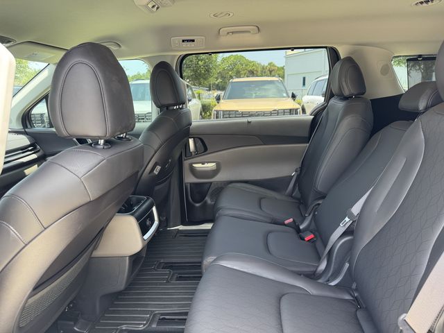 2025 Kia Carnival EX - Photo 22
