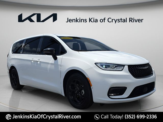 2024 Chrysler Pacifica Hybrid Select S-Appearance PHEV's photo