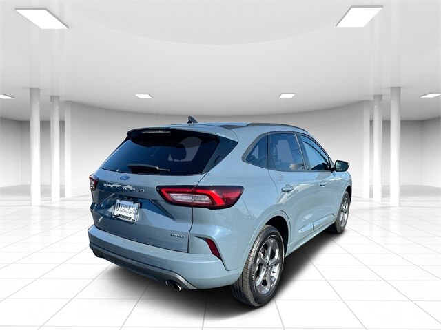 2023 Ford Escape ST-Line photo 2