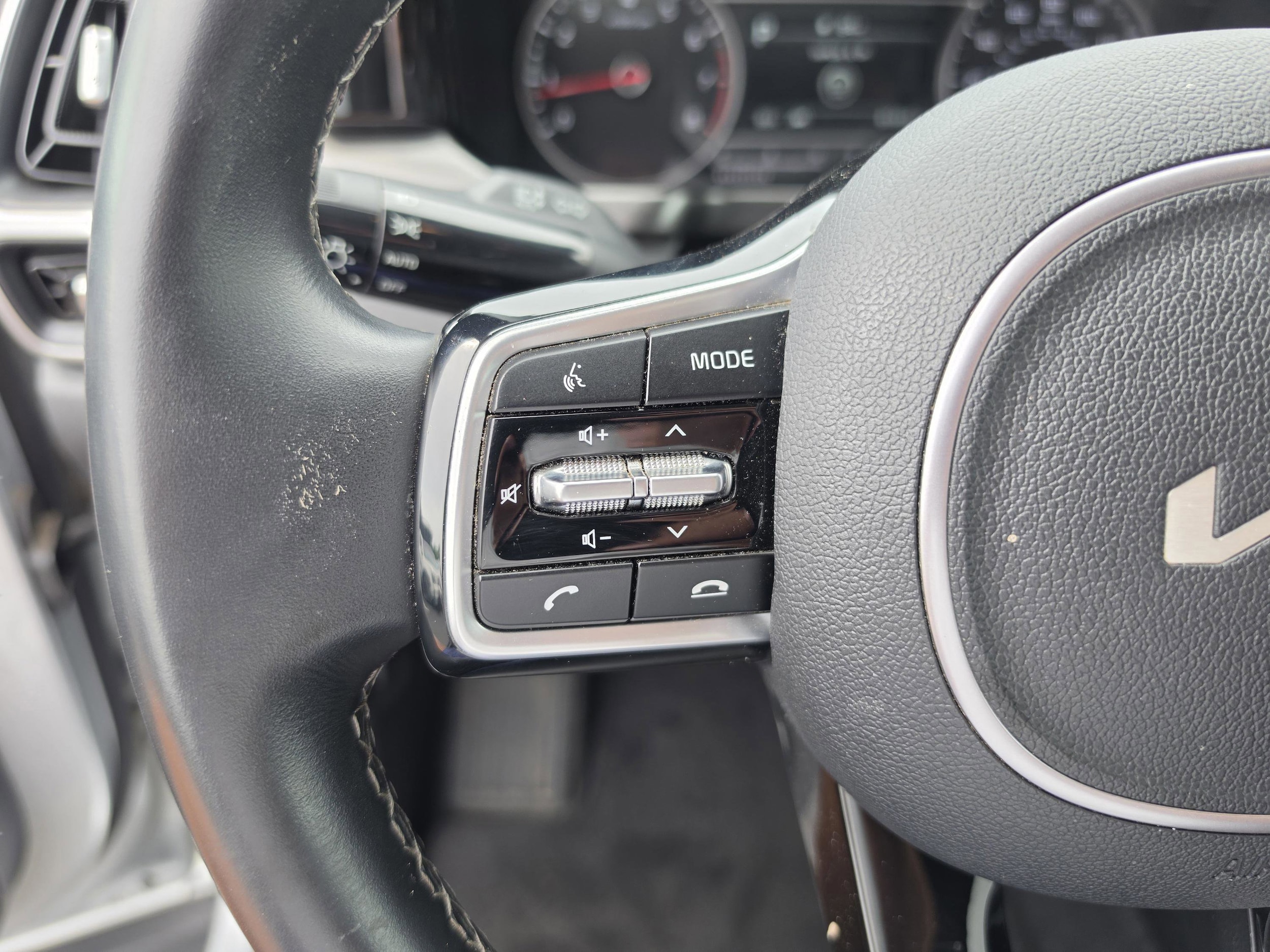 2022 Kia Sorento S - Photo 38