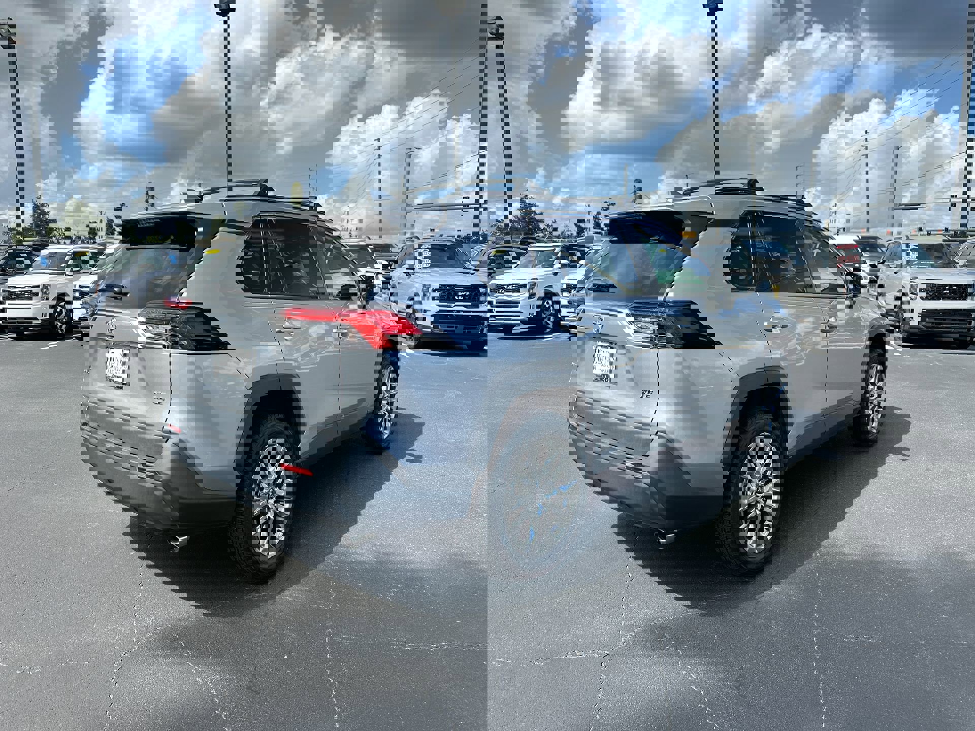 2020 Toyota RAV4 XLE Premium photo 2