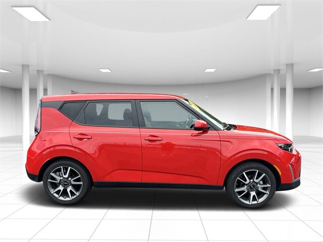 2024 Kia Soul EX photo 2