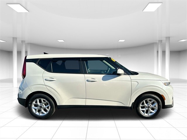 2020 Kia Soul S photo 2
