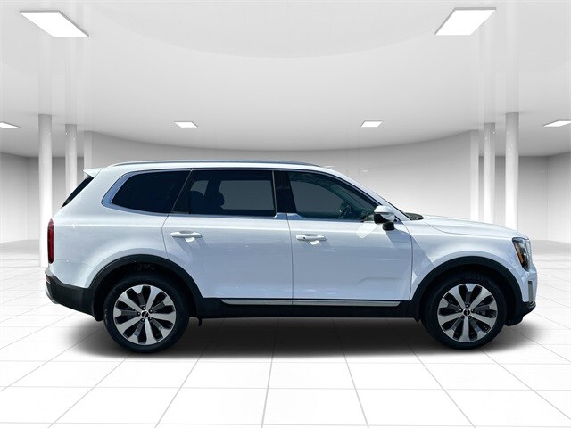 2022 Kia Telluride EX photo 2