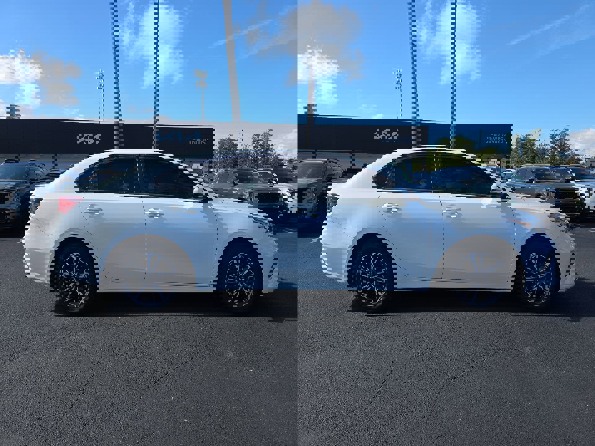 2023 Kia Forte LXS photo 2