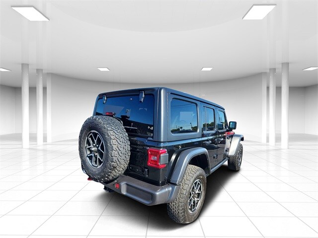 2024 Jeep Wrangler Rubicon photo 2