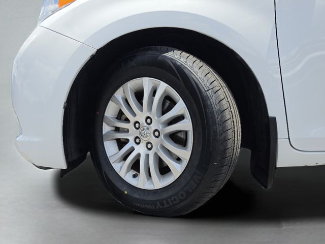 2011 Toyota Sienna XLE - Photo 46