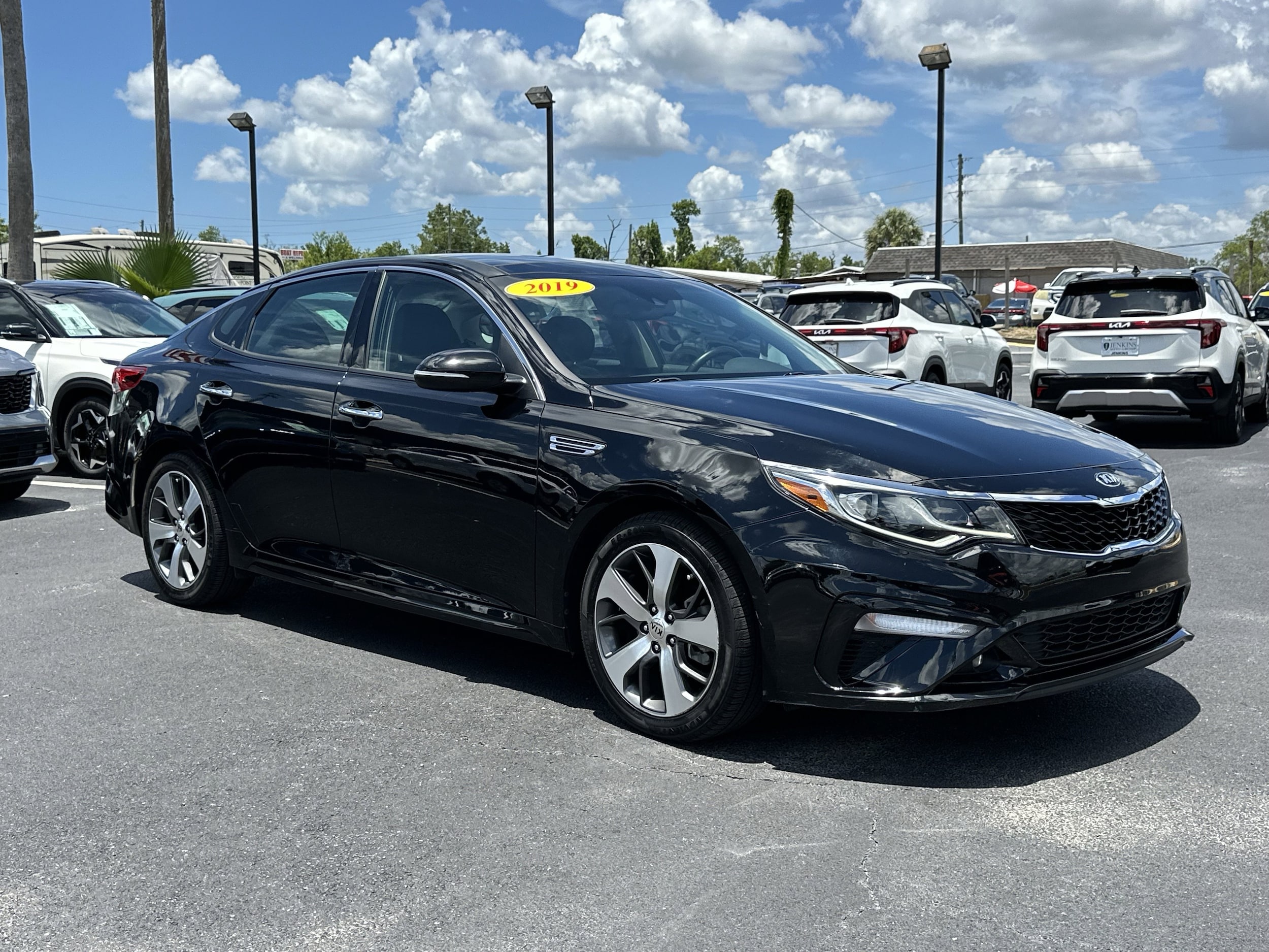 2019 Kia Optima S AT's photo