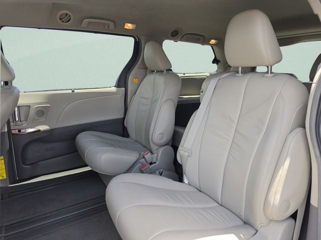 2011 Toyota Sienna XLE - Photo 29