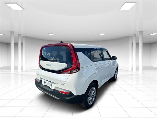 2022 Kia Soul LX photo 3