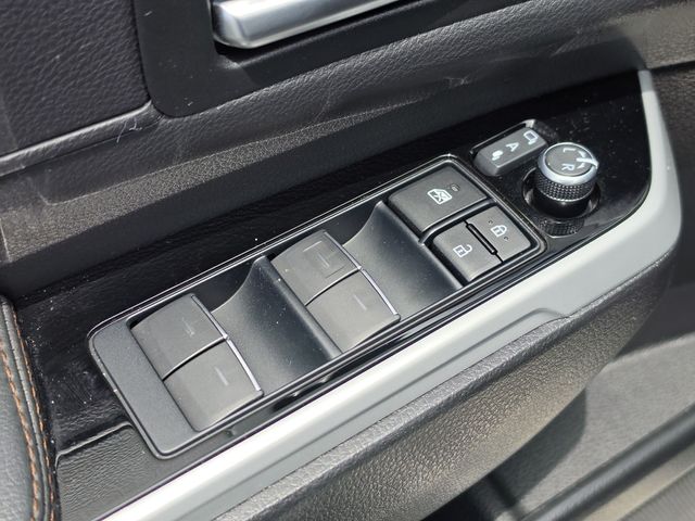 2025 Toyota Sienna Limited - Photo 28