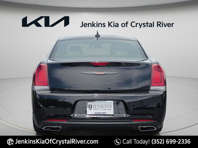2023 Chrysler 300 S - Photo 7