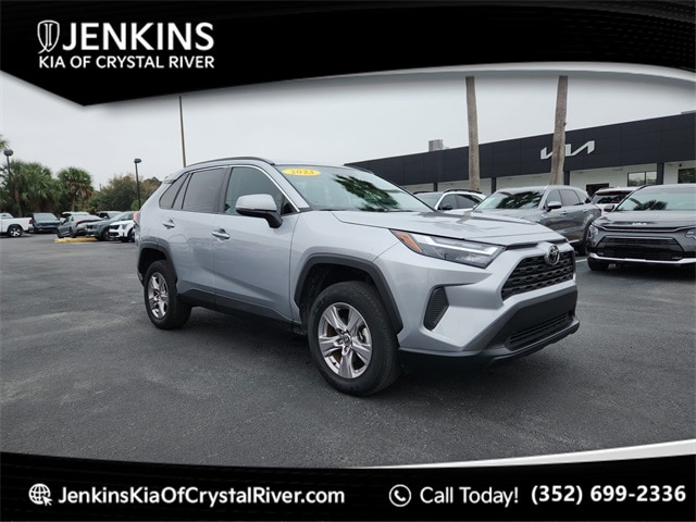 2023 Toyota RAV4 XLE's photo