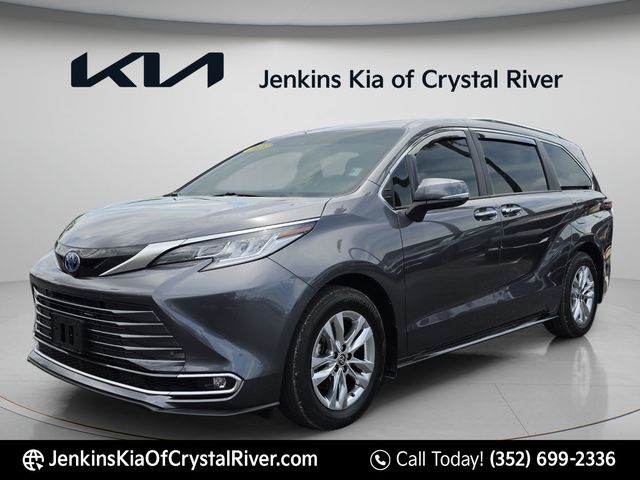 2025 Toyota Sienna Limited - Photo 13