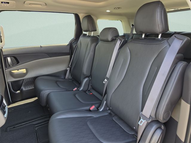 2025 Kia Carnival SX - Photo 26