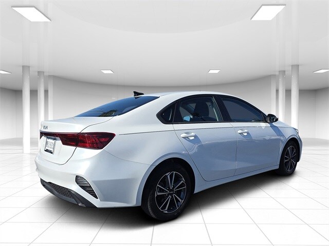 2023 Kia Forte LXS photo 2