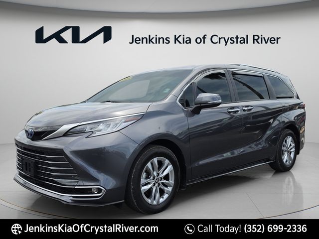 2025 Toyota Sienna Limited - Photo 14