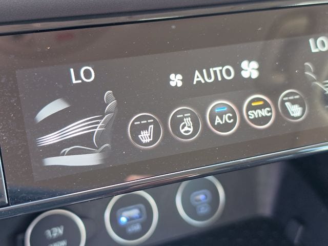 2025 GENESIS G70 Standard - Photo 34