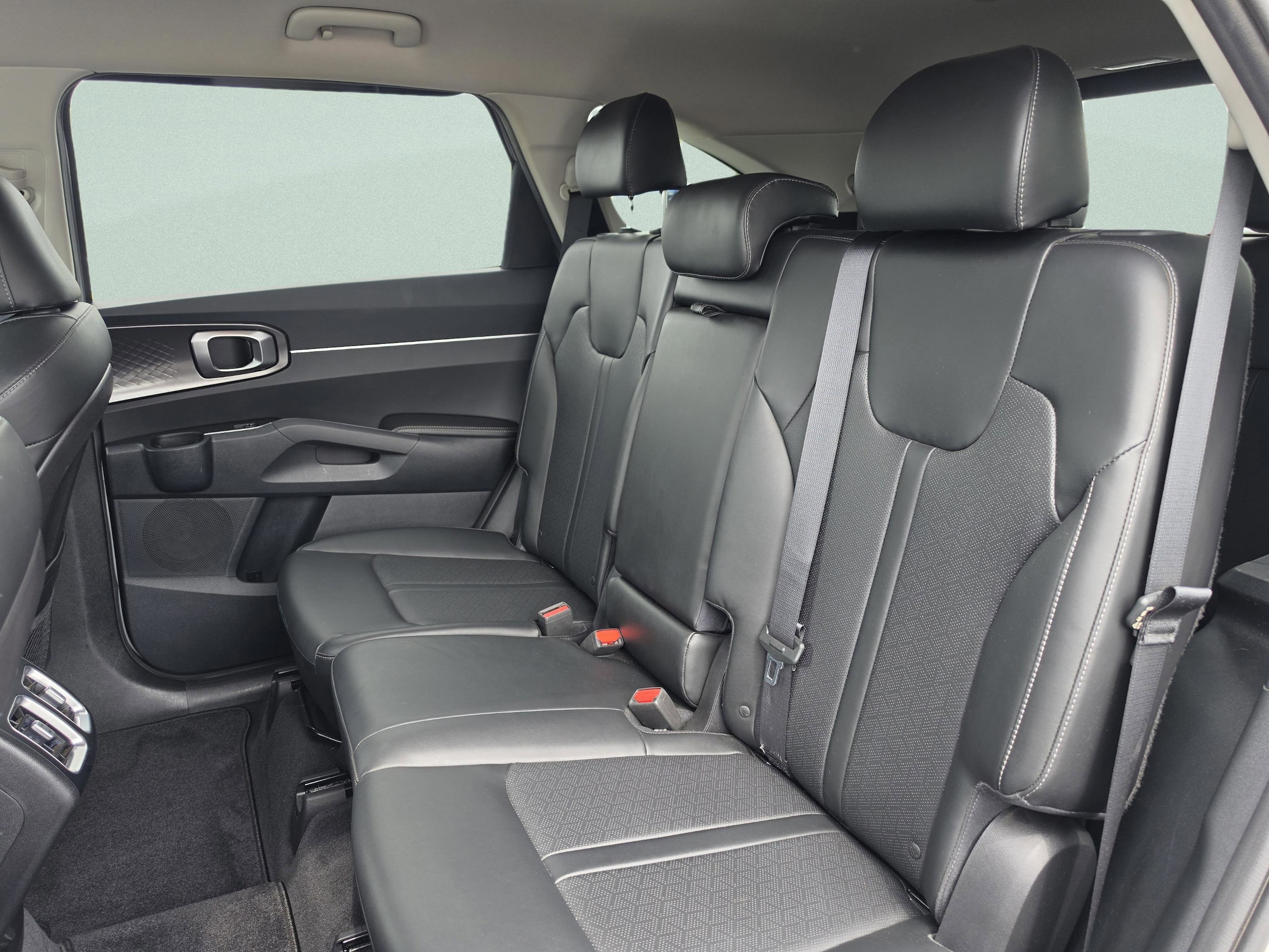 2022 Kia Sorento S - Photo 27