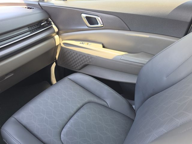 2025 Kia Carnival SX - Photo 24