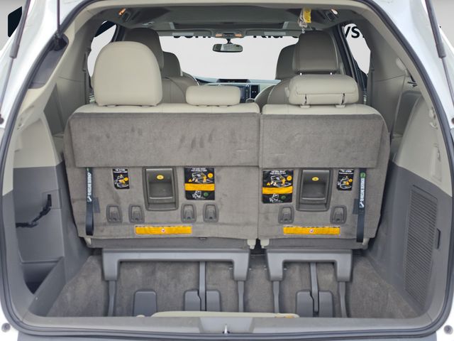2011 Toyota Sienna XLE - Photo 20